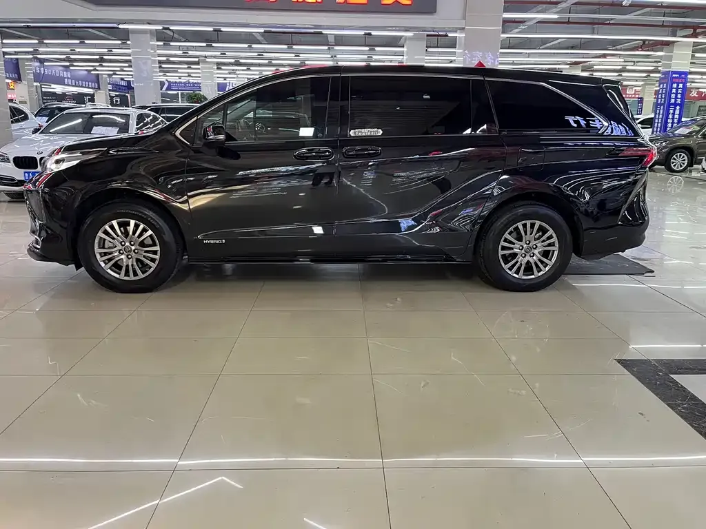 Toyota Sienna 2023 из CN, фото 10