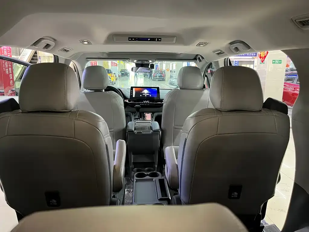 Toyota Sienna 2023 из CN, фото 3