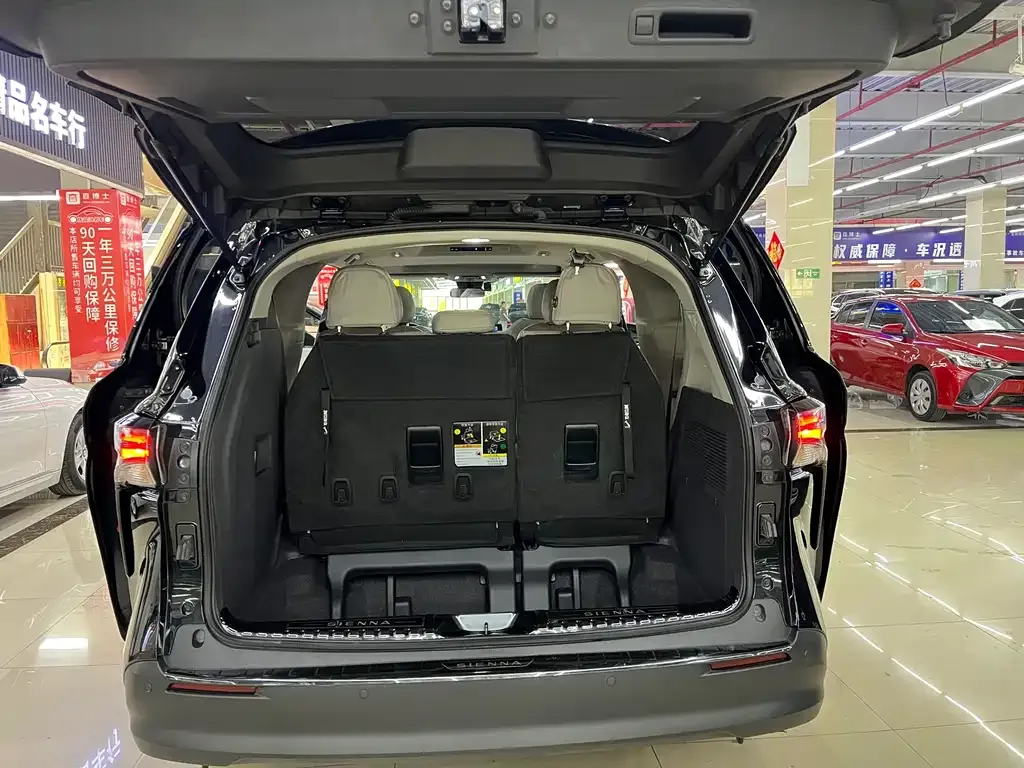 Toyota Sienna 2023 из CN, фото 5