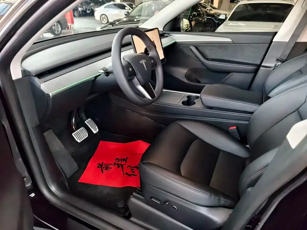 Tesla Model Y — фото 7