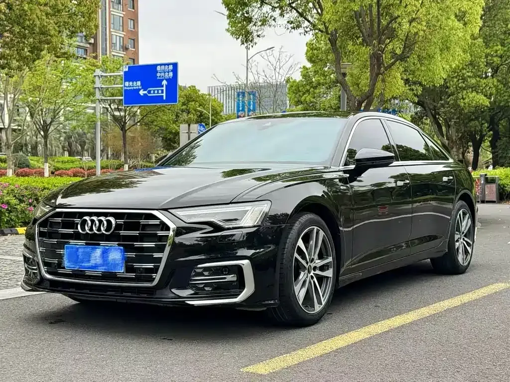 Audi A6L — фото 1