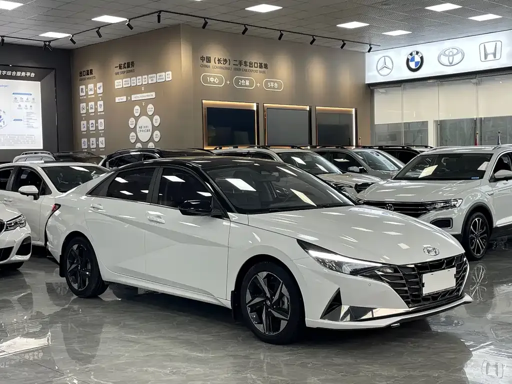 Hyundai Elantra — фото 3