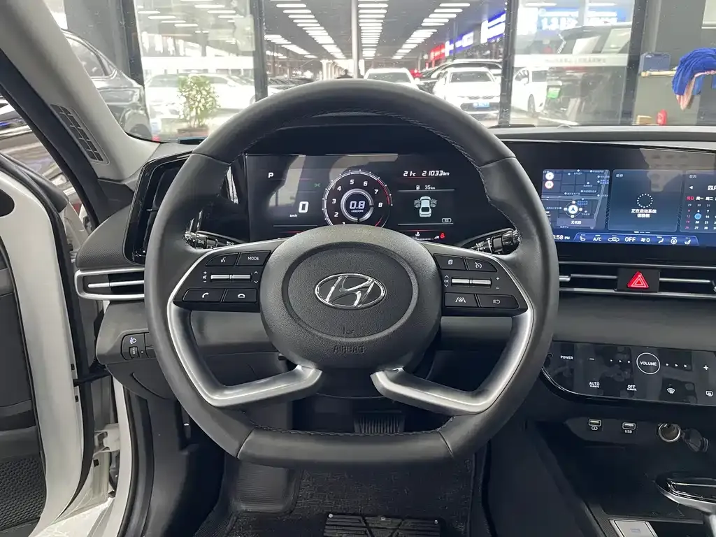 Hyundai Elantra — фото 7