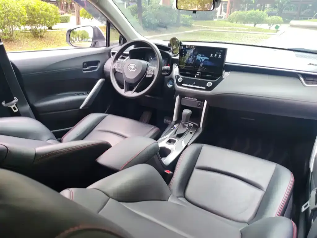 Toyota Corolla Cross — фото 10