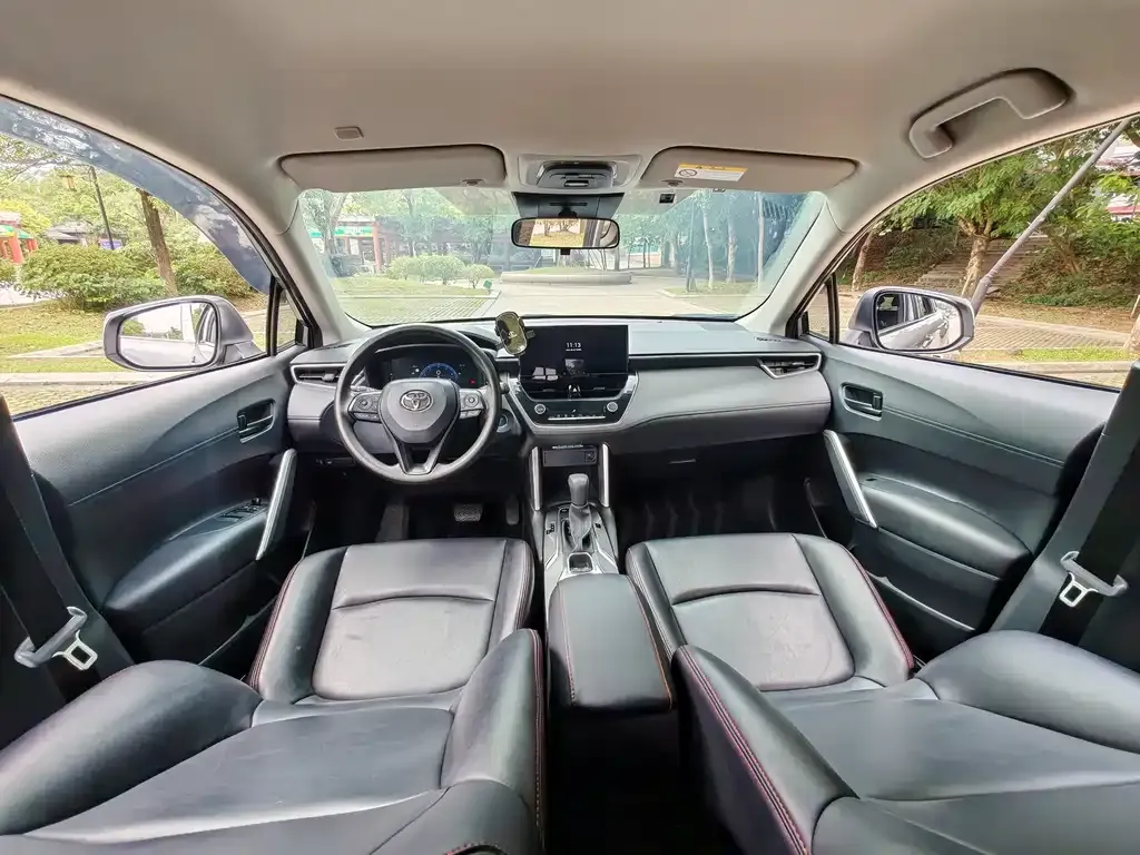 Toyota Corolla Cross — фото 8