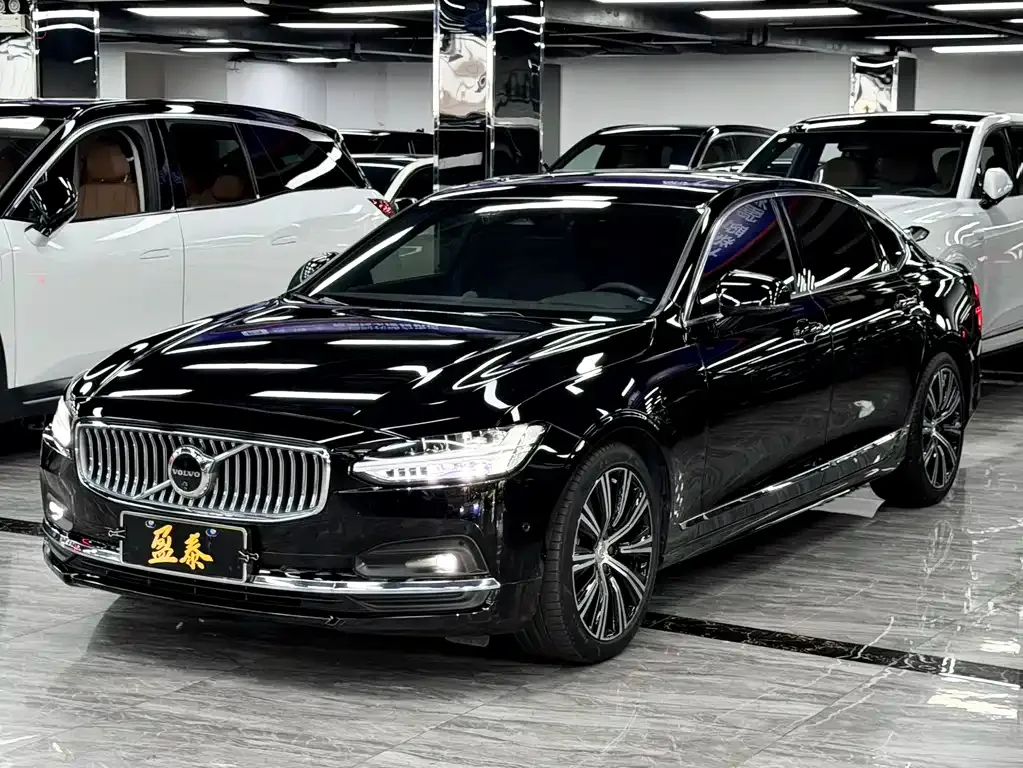 Volvo S90 — фото 1