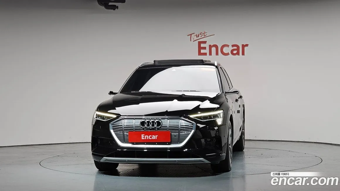 Audi e-tron — фото 5