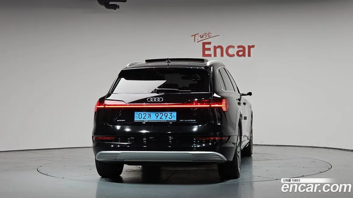Audi e-tron — фото 3