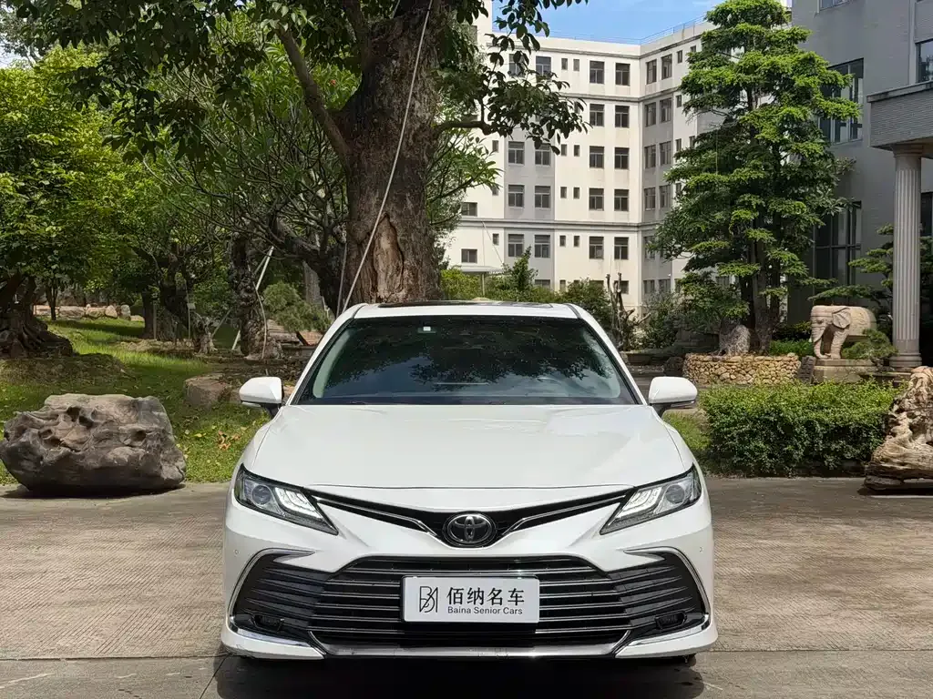 Toyota Camry — фото 7
