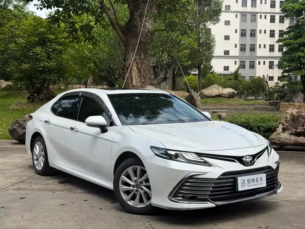 Toyota Camry — фото 9
