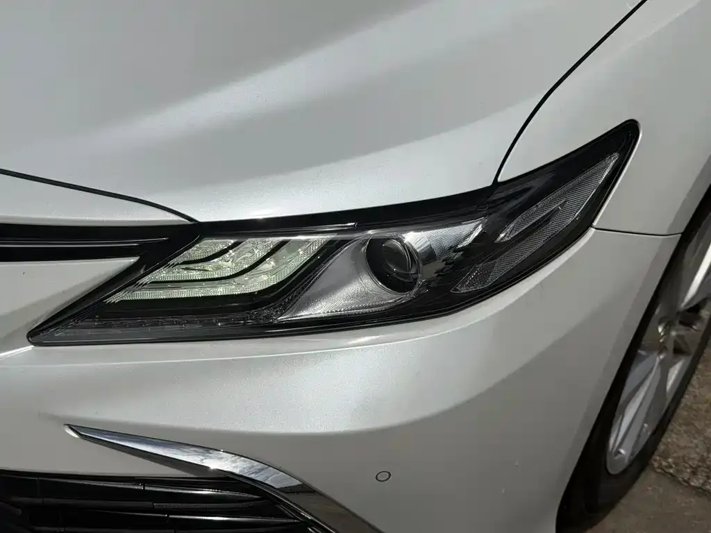 Toyota Camry — фото 2