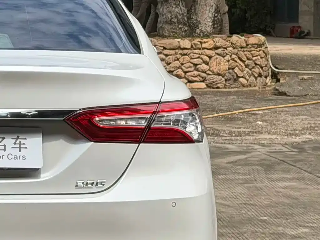 Toyota Camry — фото 5