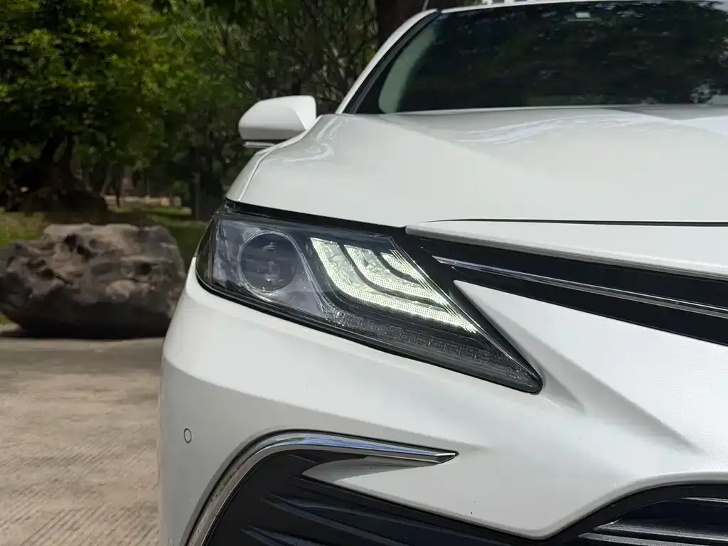 Toyota Camry — фото 3