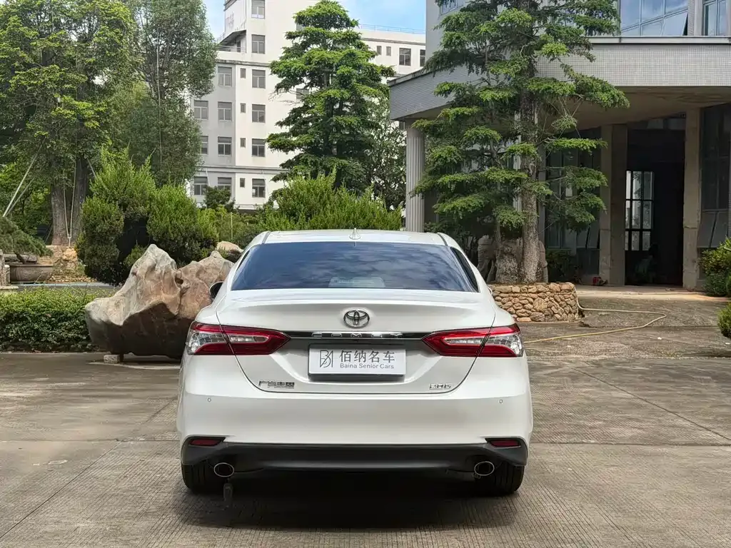 Toyota Camry — фото 6
