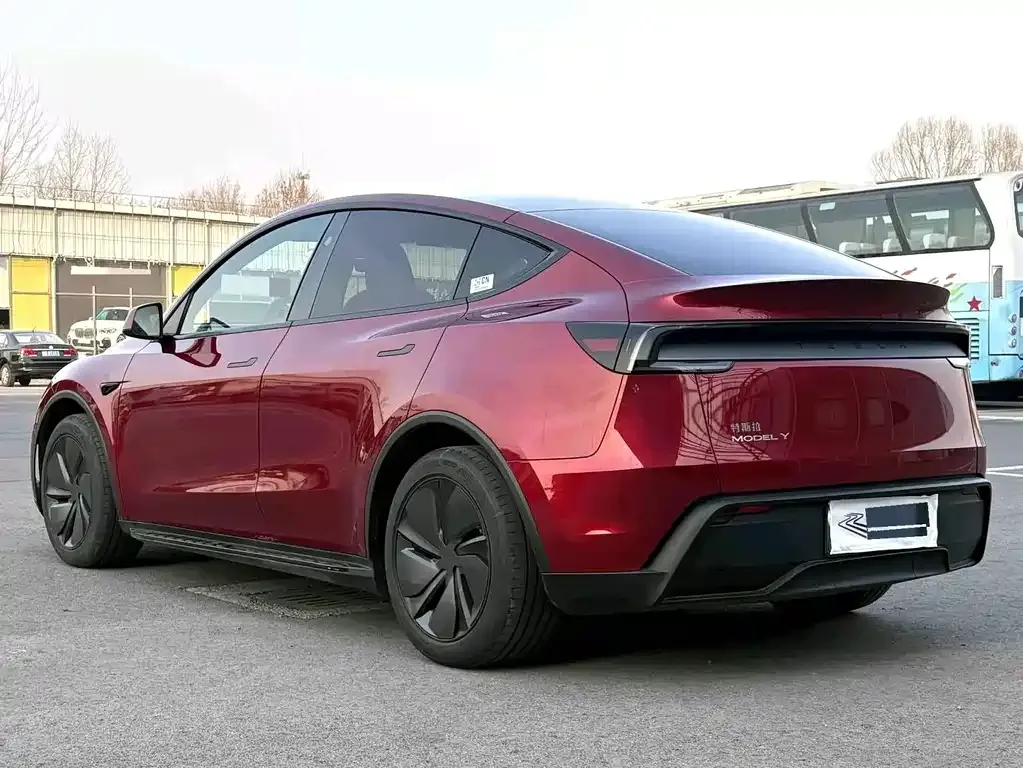 Tesla Model Y — фото 7