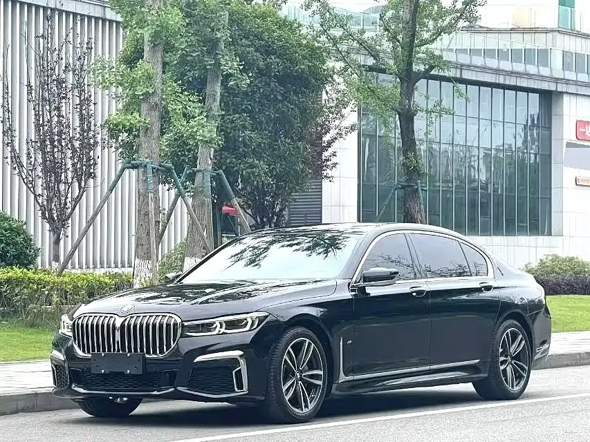 BMW 7 Series — фото 1