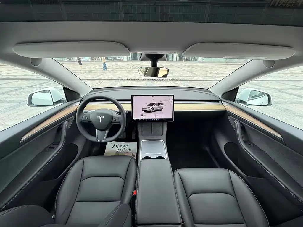 Tesla Model Y — фото 6