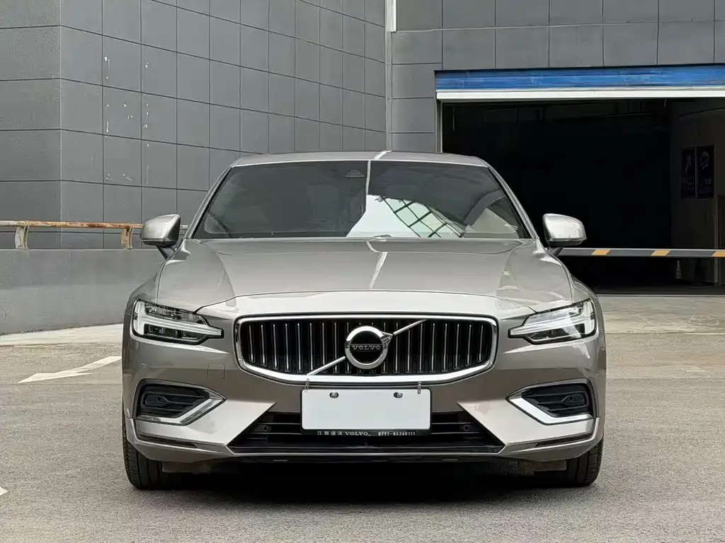 Volvo S60 — фото 4