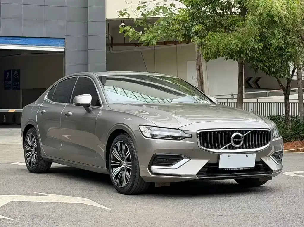 Volvo S60 — фото 8