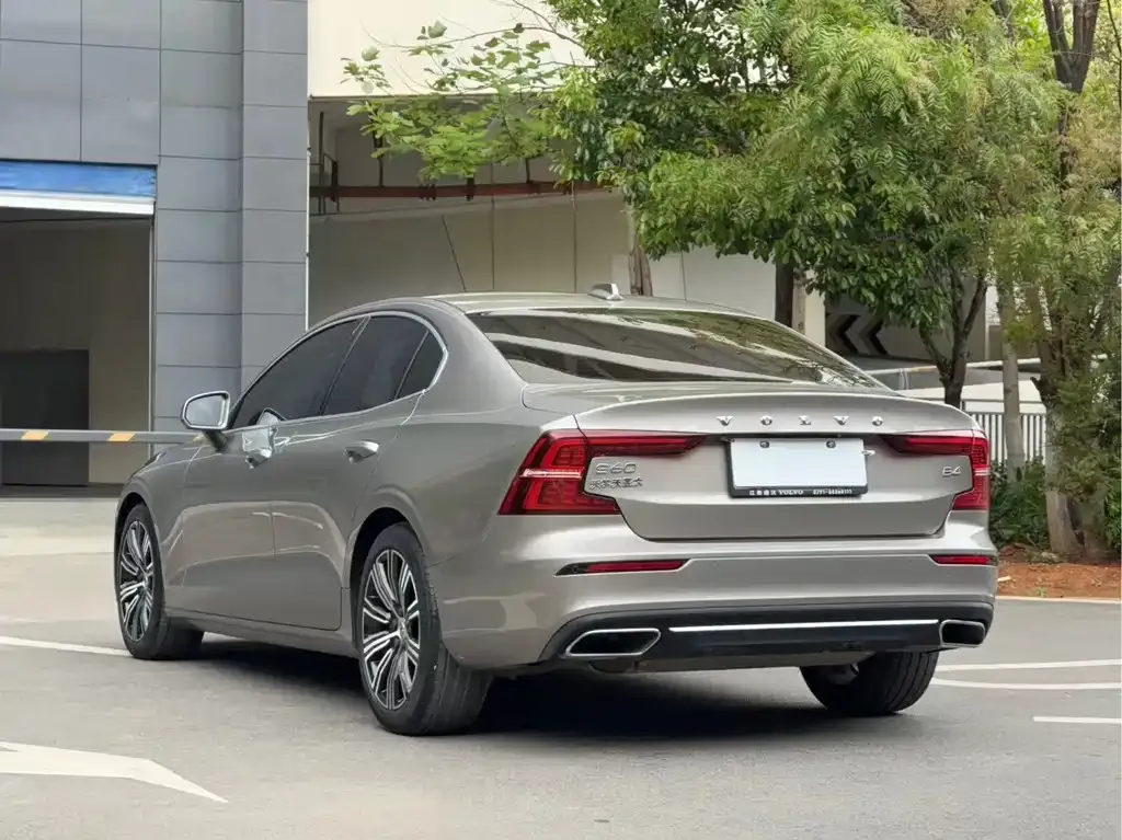 Volvo S60 — фото 3