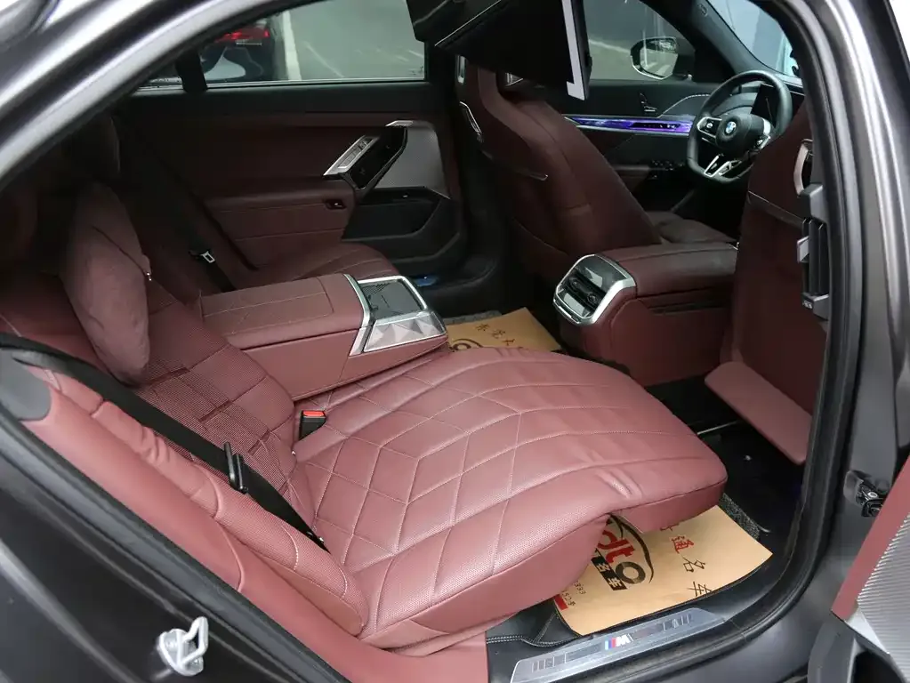 BMW 7 Series — фото 10