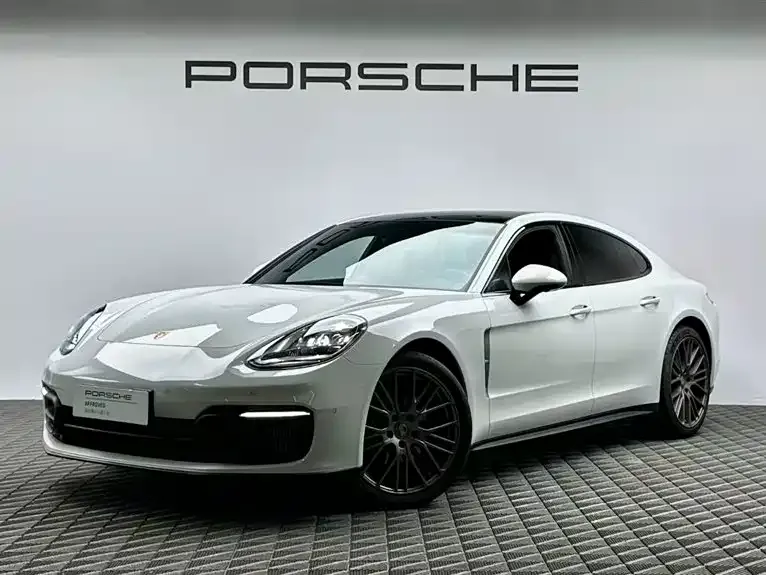 Porsche Panamera — фото 1