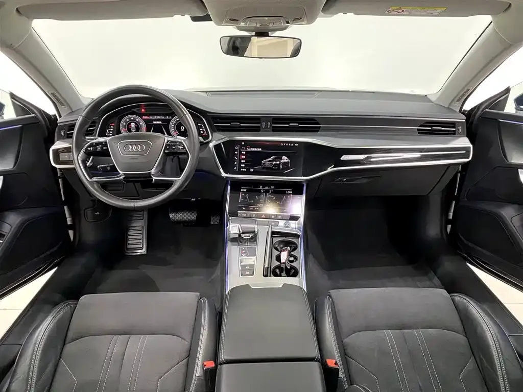 Audi A7L 2023 из CN, фото 10