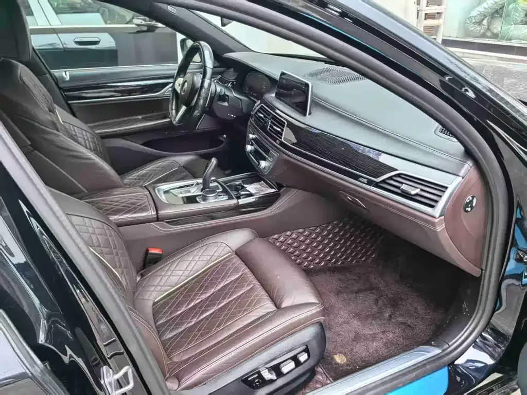 BMW 7 Series — фото 10