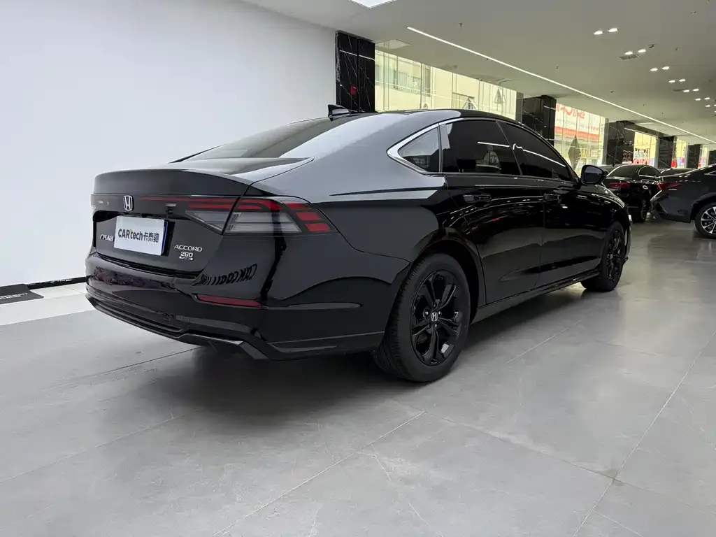 Honda Accord — фото 10