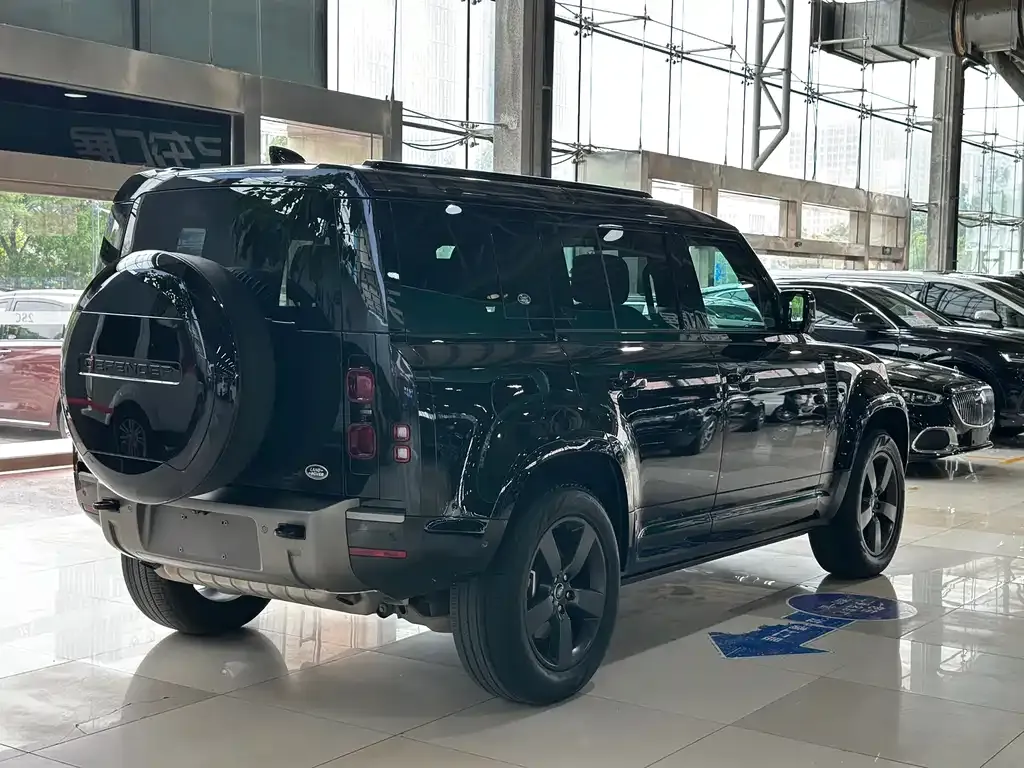 Land Rover Defender — фото 10