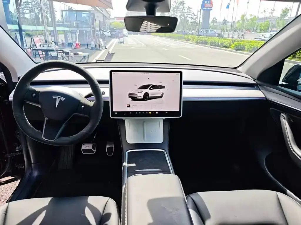 Tesla Model Y — фото 2