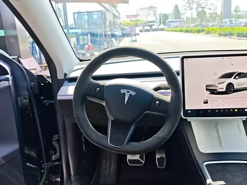 Tesla Model Y — фото 3