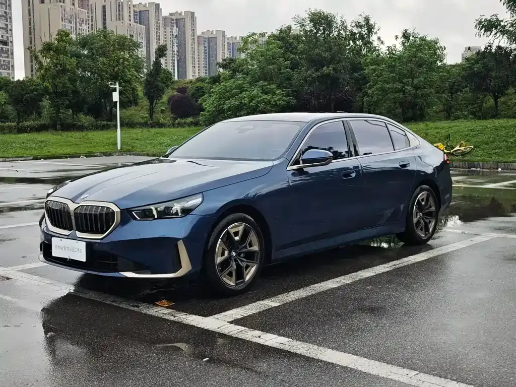 BMW 5 Series — фото 1