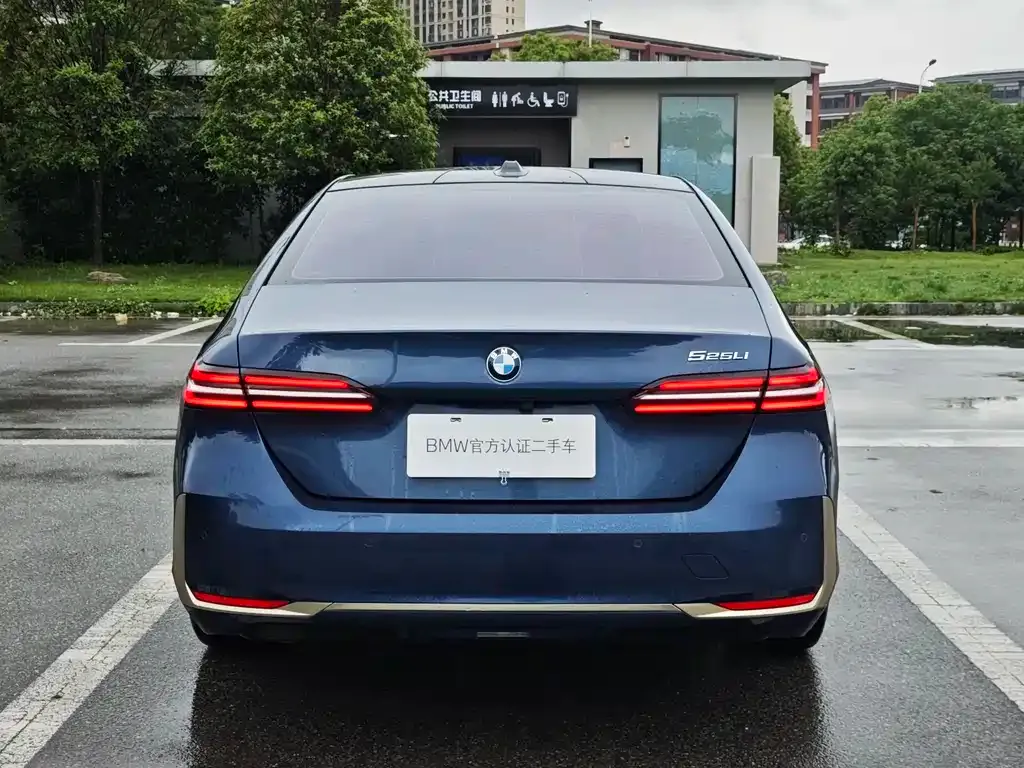 BMW 5 Series — фото 10
