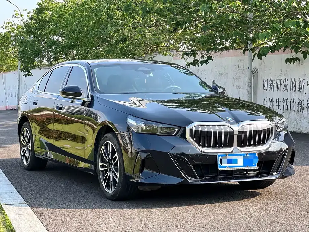 BMW 5 Series — фото 9