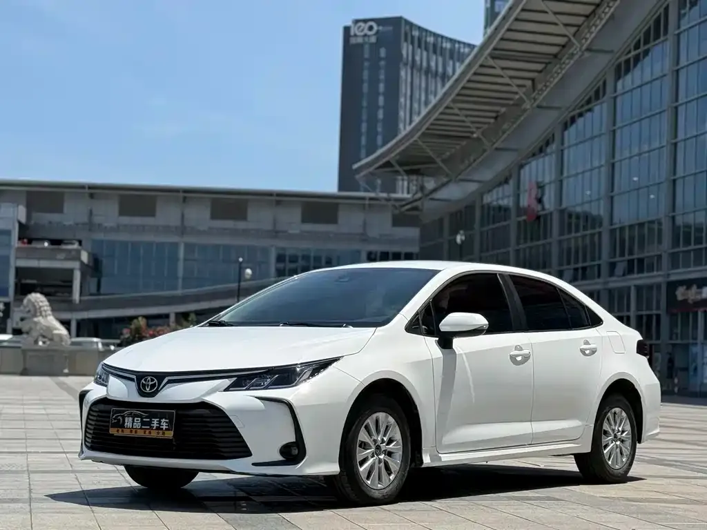 Toyota Corolla — фото 1