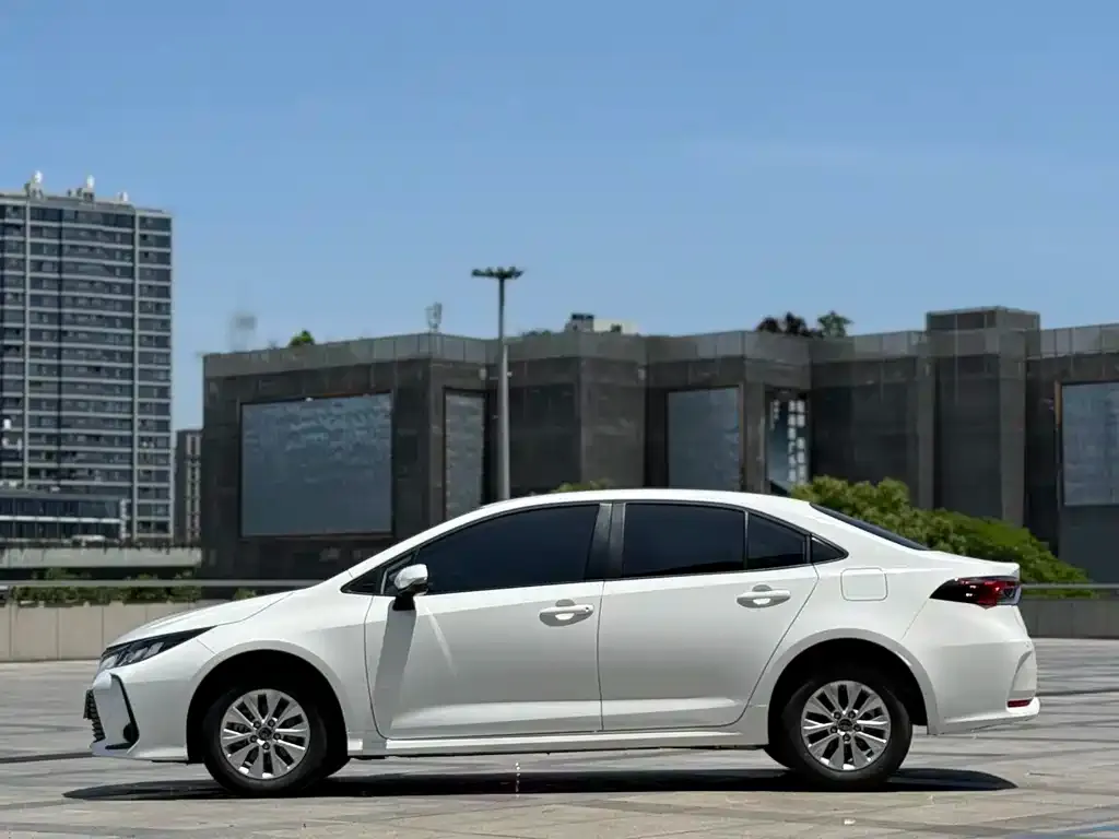 Toyota Corolla — фото 2