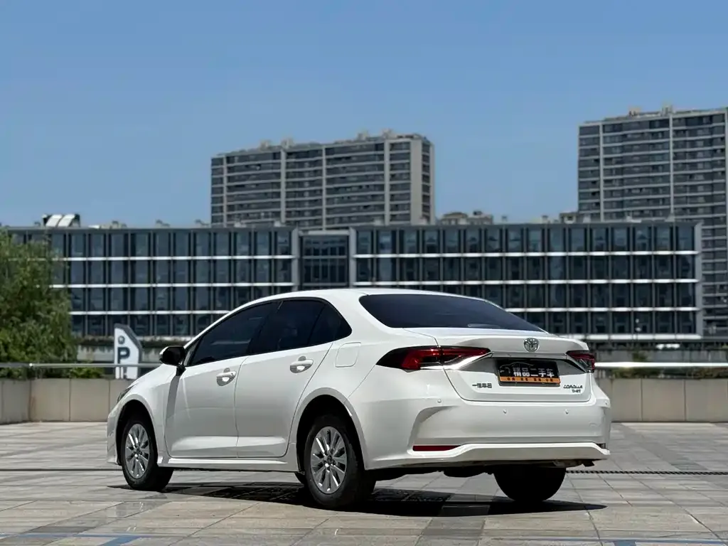 Toyota Corolla — фото 10