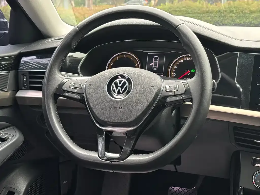 Volkswagen Passat — фото 7