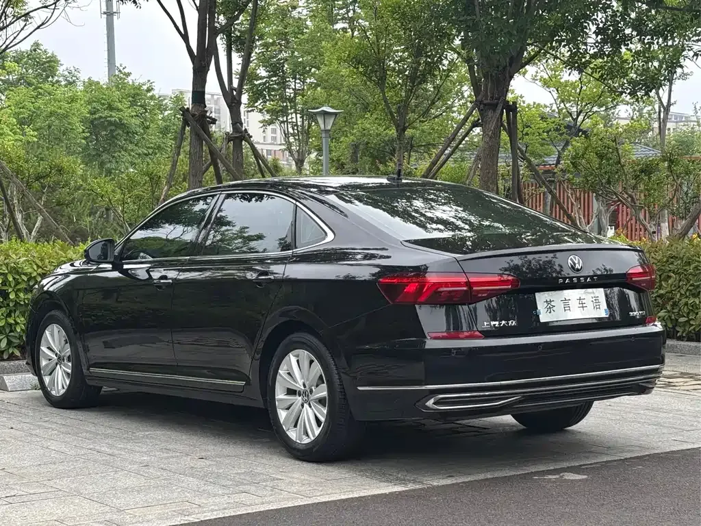 Volkswagen Passat — фото 9