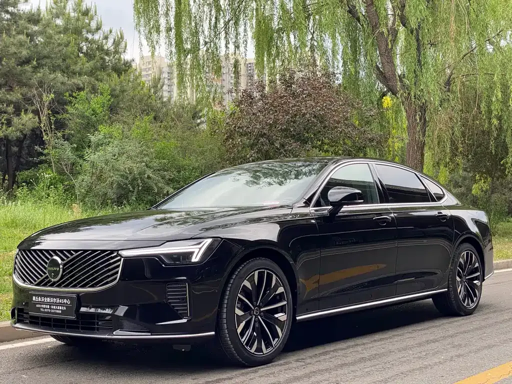 Volvo S90 — фото 1