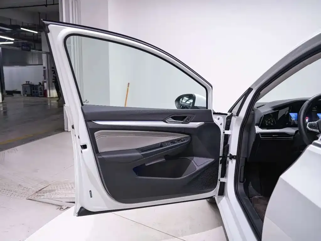 Volkswagen Golf 2021 из CN, фото 9