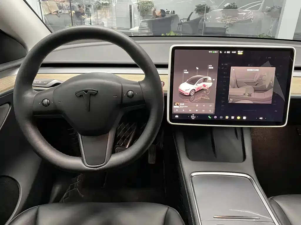 Tesla Model Y — фото 8