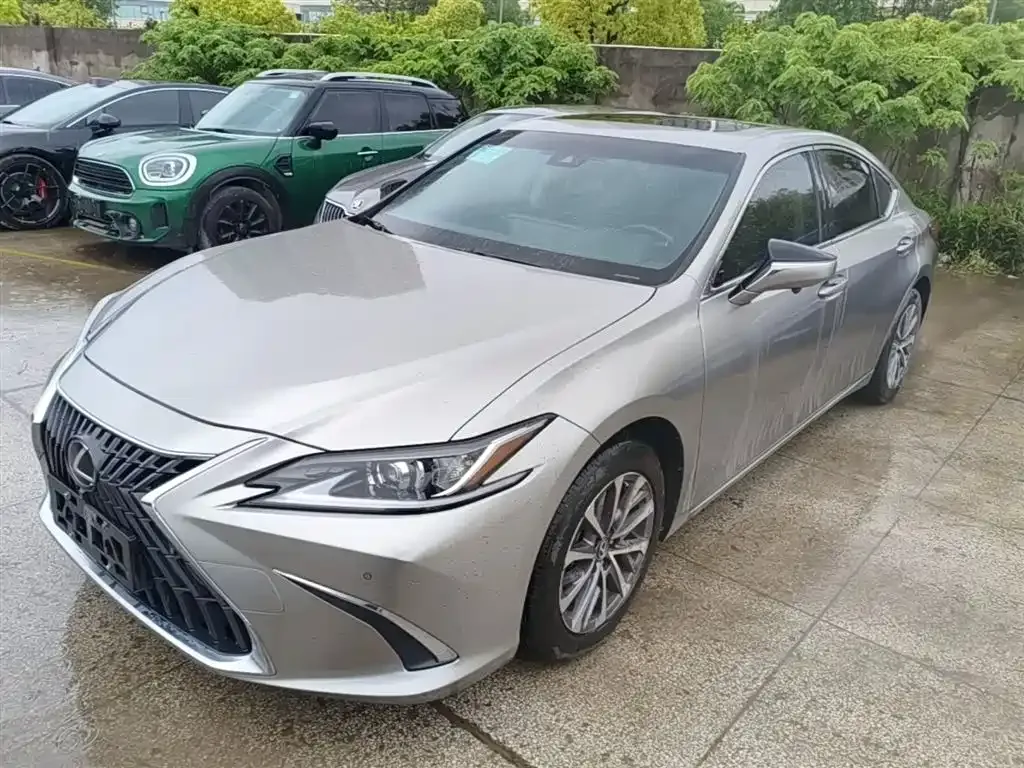 Lexus ES — фото 10