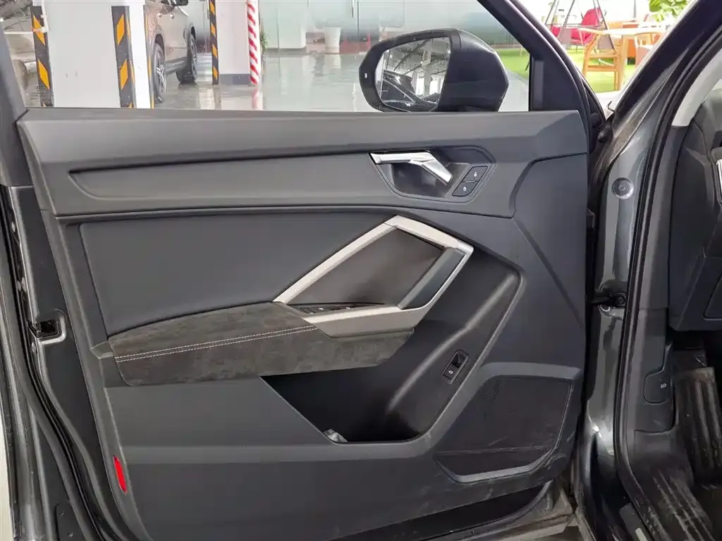 Audi Q3 2021 из CN, фото 6