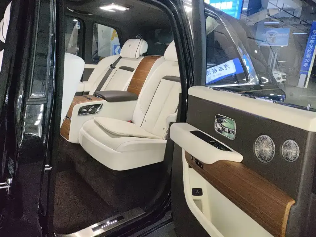 Rolls-Royce Cullinan 2021 из CN, фото 9