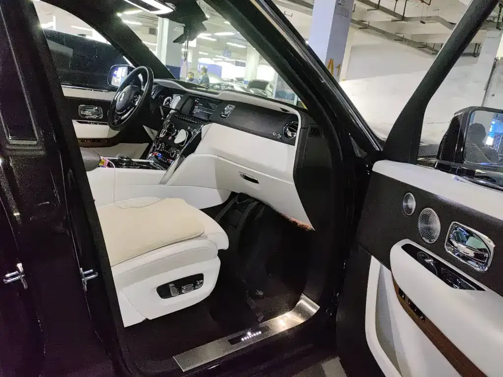 Rolls-Royce Cullinan 2021 из CN, фото 2