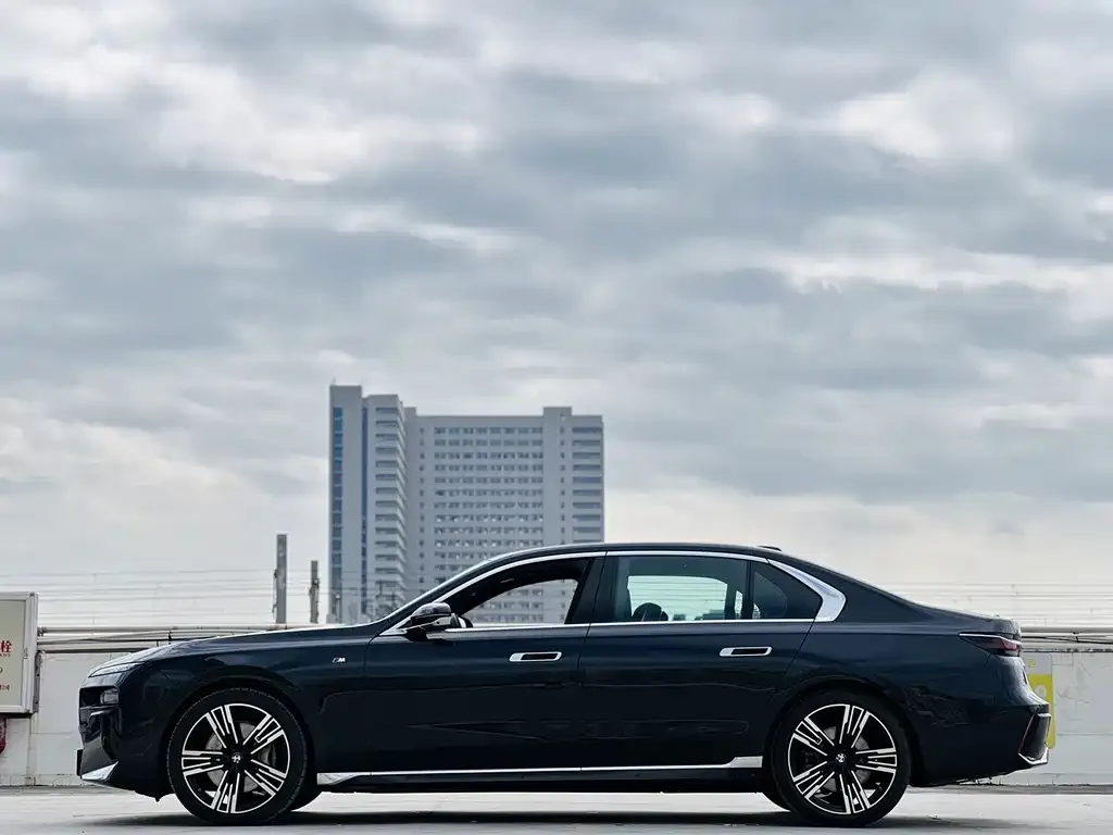 BMW 7 Series — фото 2