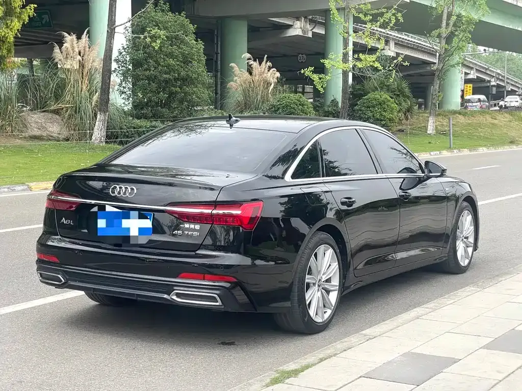 Audi A6L — фото 9