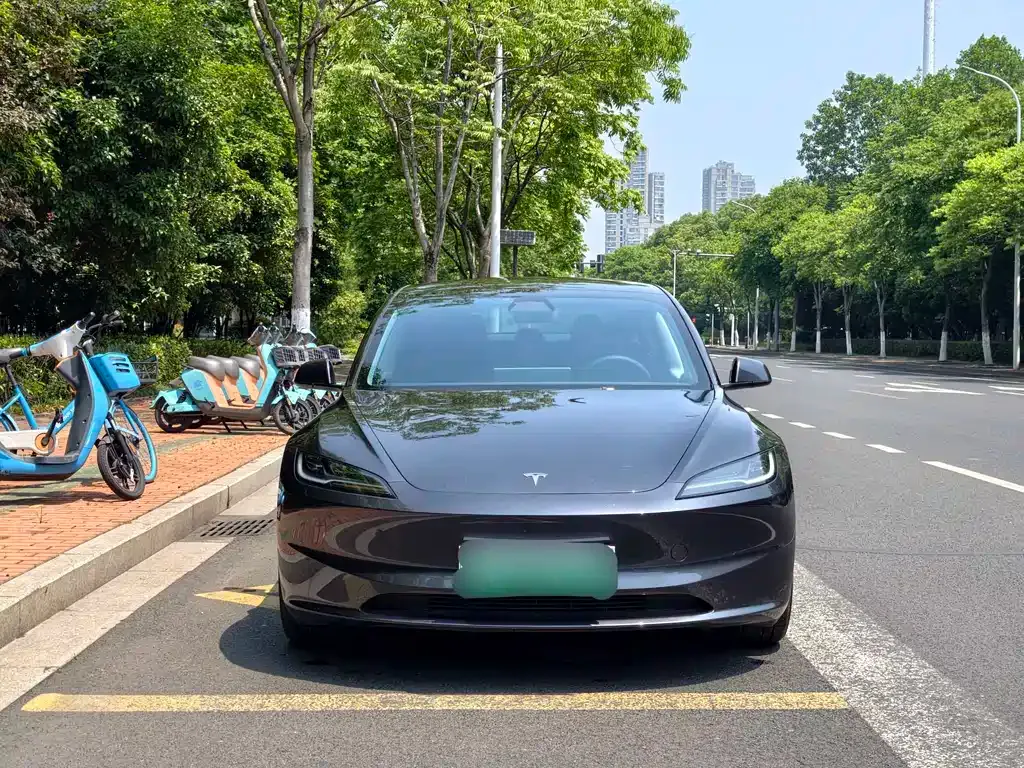 Tesla Model 3 — фото 3